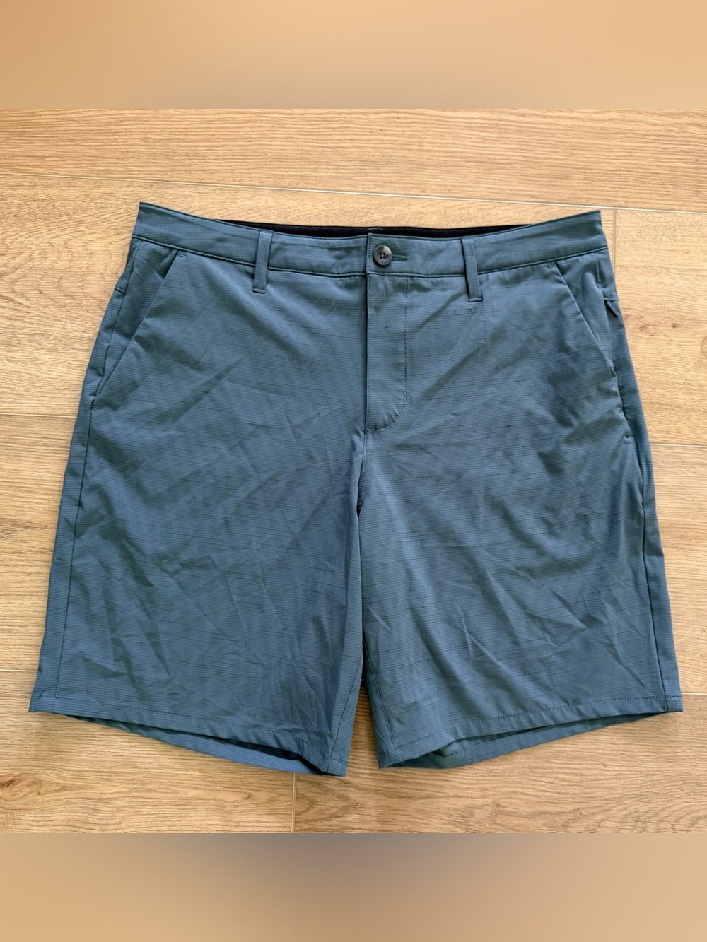 Vuori Aim Shorts 8” Men’s Size 32 Performance Stretch Blue Gray
